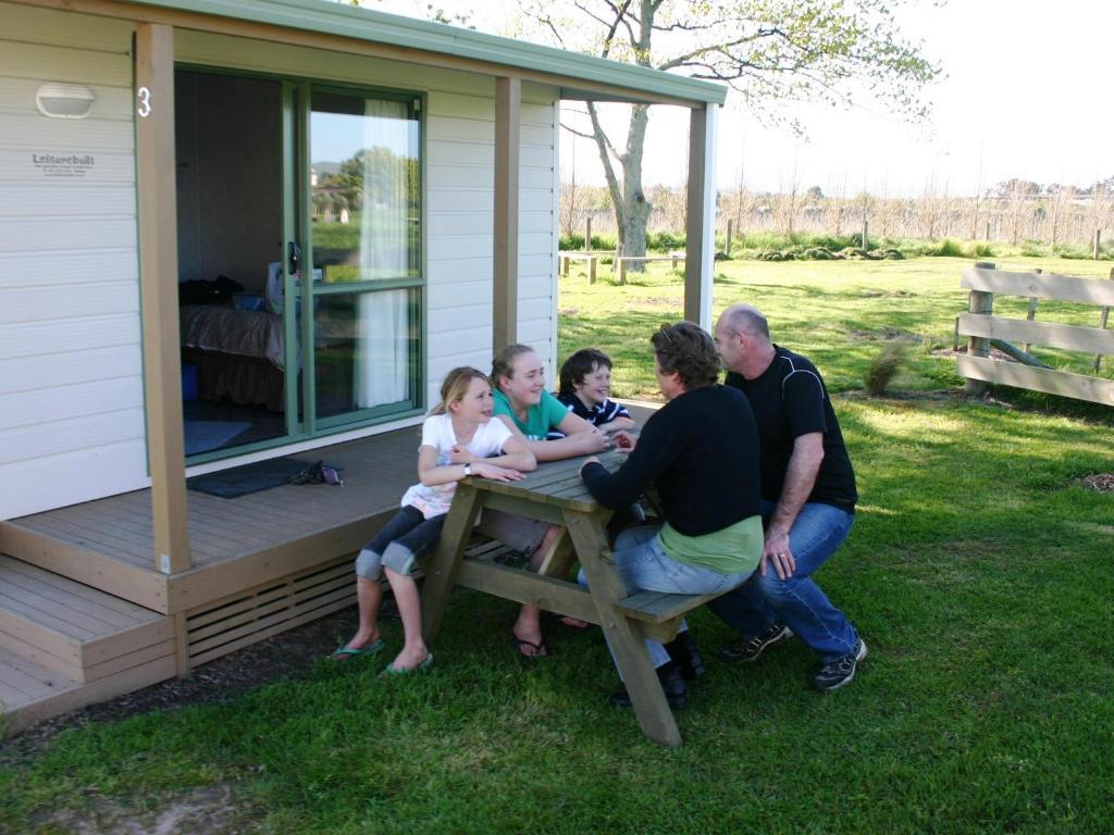 Martinborough Top 10 Holiday Park Kamer foto